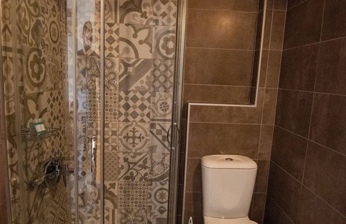 Perama Hotel | Domus Inn