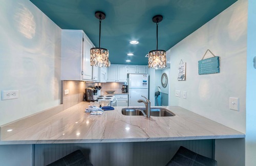 Crescent Beach Condo | Don't Worry Beach Happy Mariner West 606-Beachfront-Large Very Private Balcony-Renovated.