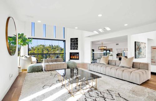 Hollywood Hills House | Dona Teresa by AvantStay Home Studio City Views