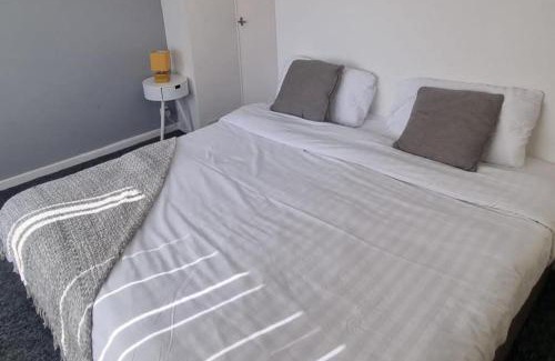Doncaster House | Doncaster-House-Sleeps8-Parking-Garden