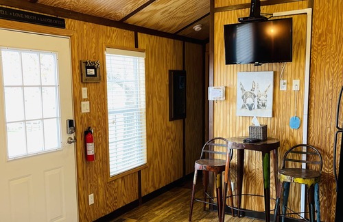 Marble Falls House | Donkey Tonk Inn in Beautiful Marble Falls Texas