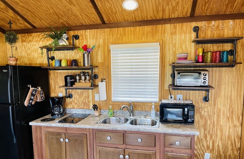 Marble Falls House | Donkey Tonk Inn in Beautiful Marble Falls Texas
