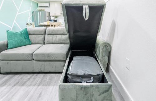 Mount Dora Apartment | Dora's Haven Getaway-Cozy 1Bedroom with Boat or Camper Parking- Free