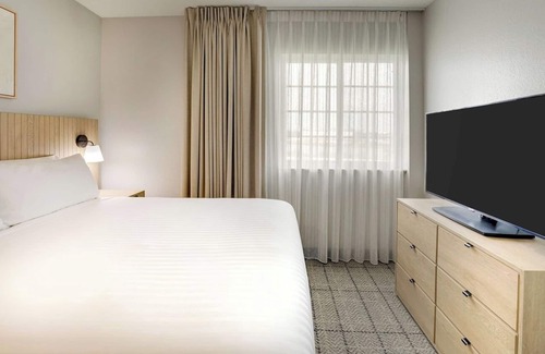 Doral Hotel | Doral Escape | Pool, BBQ, Gym, Pet-Friendly, Free Airport Shuttle
