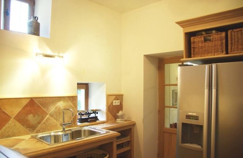 Pressignac-Vicq House | Dordogne-Wonderful Cottage ,7 bedr, 4 bath, heated Pool, video projector, Wi-Fi