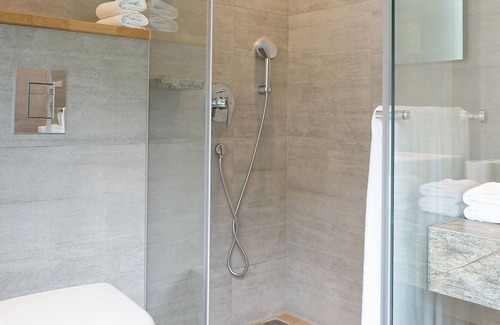 Yuchi Bed & Breakfast | Doris Home