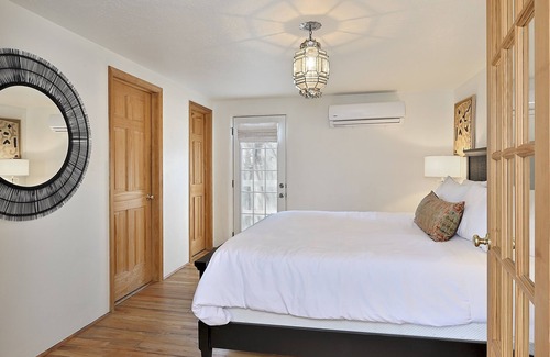 Northeast Santa Fe Bed & Breakfast | Dos Hermanas 4, 5, 6 & 8| Walk to Plaza| Courtyard