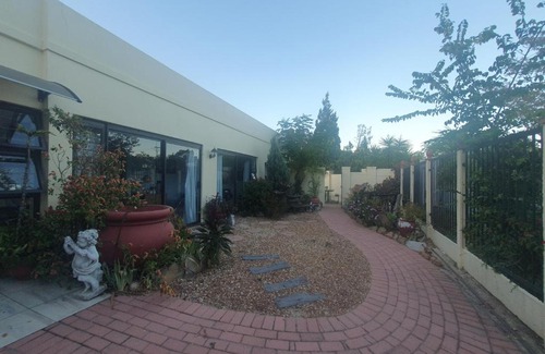 Paarl Bed & Breakfast | DOTJJ B & B