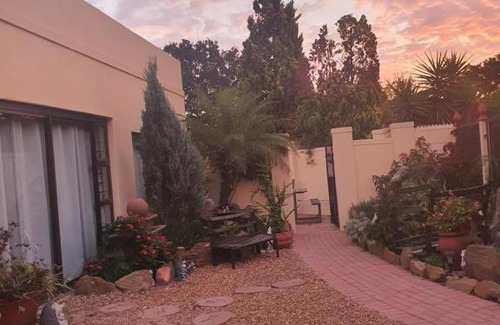 Paarl Bed & Breakfast | DOTJJ B & B