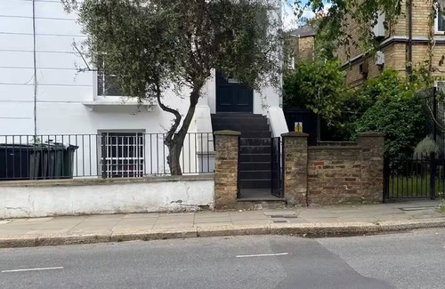 Cantelowes Apartment | Double Bed En-Suite Room with Shared Kitchen, 20 min to King Cross Station Room4