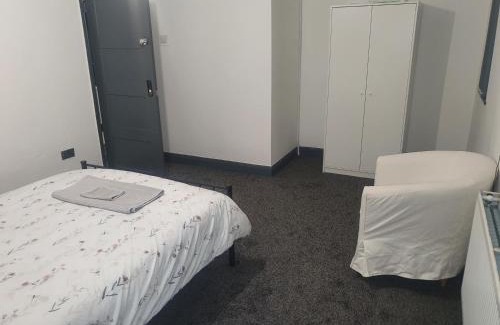 Templeborough House | Double bed rooms in Meadowhall, Tinsley