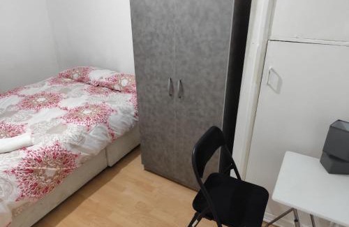 Middleton House | Double Bedroom 78GL1 Greater Manchester