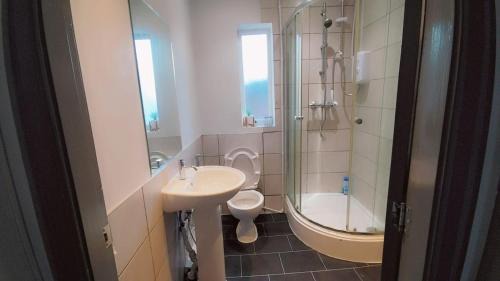Eccles House | Double-Bedroom in the Heart of Eccles Manchester BH2 Perfect for Short Stays