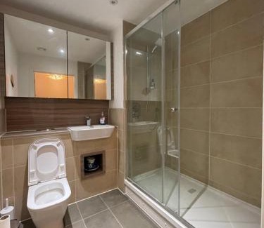 Sudbury House | Double Bedroom with En-Suite