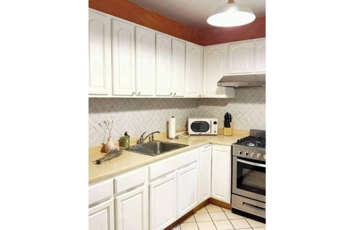 Queens Apartment | Double En-suite 2/2 Astoria Home! Walk to Subway!