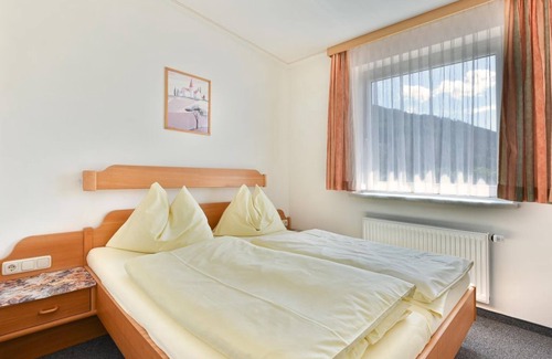 Schoeder House | Double or triple room, shower, WC - Gasthof Neuwirt