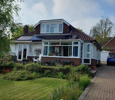 Worthing Bed & Breakfast | Double room with ensuite shower room in quiet, private house