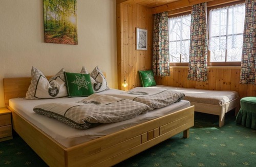 Muehlbach Am Hochkoenig House | Double room with extra bed (room 5) - Gasthof Scherer