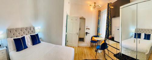 Blackpool Town Center House | Double Room with Private Bathroom 16 Havelock Street - 6