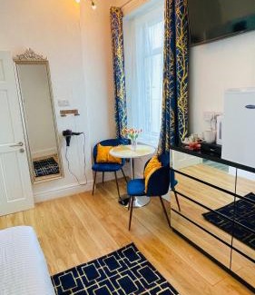 Blackpool Town Center House | Double Room with Private Bathroom 16 Havelock Street - 6