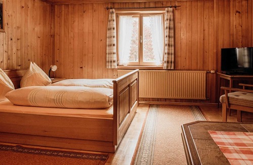 Grossdorf Apartment | Double Room With Shower / WC - Ferienbauernhof Feuerstein