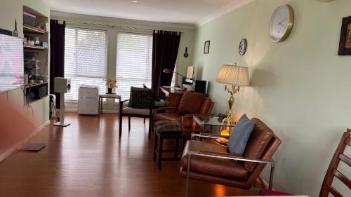 Daisy Hill House | Double Rooms exit24 on M1