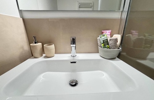 Crescenzago House | Double with private room bathroom