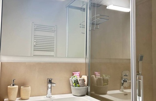 Crescenzago House | Double with private room bathroom