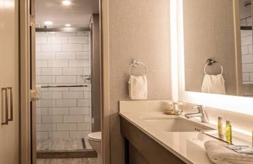 Moon Township House | DoubleTree by Hilton