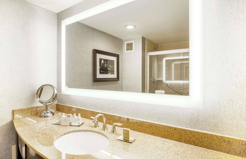 Swede Hill Hotel | DoubleTree by Hilton Austin - University Area