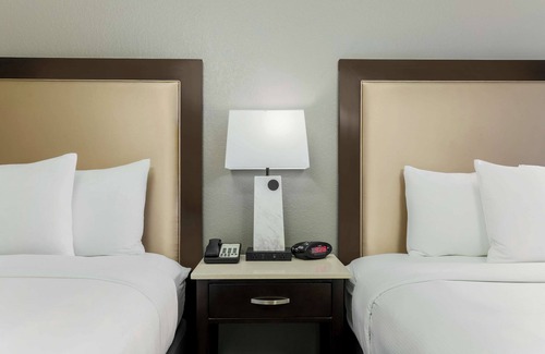 Swede Hill Hotel | DoubleTree by Hilton Austin - University Area