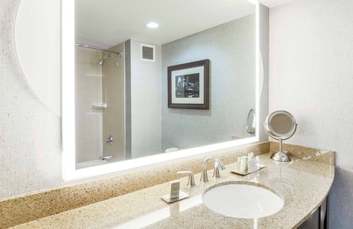 Swede Hill Hotel | DoubleTree by Hilton Austin - University Area