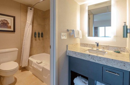 Cedar Rapids - Iowa City Hotel | Doubletree by Hilton Cedar Rapids Convention Complex