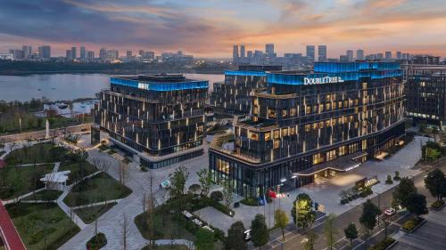 Shuangliu District Hotel | Doubletree By Hilton Chengdu Xinglong Lake