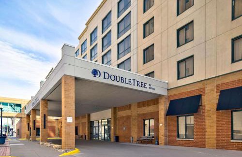 Downtown Hotel | DoubleTree by Hilton Davenport