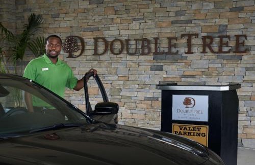 Detroit Hotel | DoubleTree by Hilton Dearborn