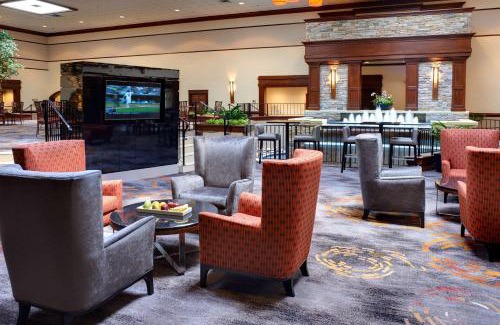 Detroit Hotel | DoubleTree by Hilton Dearborn