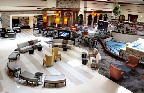 Detroit Hotel | DoubleTree by Hilton Dearborn