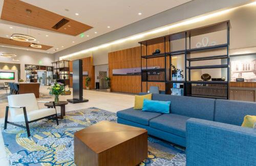 Cedar Rapids - Iowa City Hotel | DoubleTree by Hilton Hotel Cedar Rapids Convention Complex