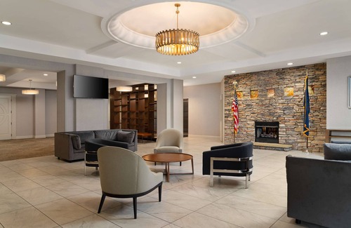 Moon Township Hotel | DoubleTree by Hilton Pittsburgh Airport