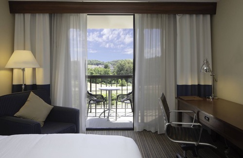 Mars Hotel | DoubleTree by Hilton Pittsburgh - Cranberry