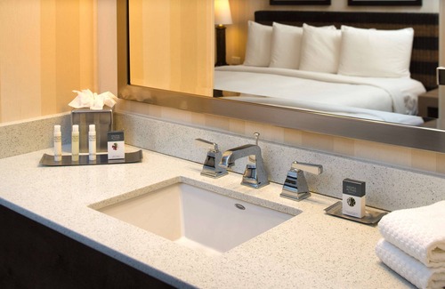 Oak Hills Hotel | DoubleTree by Hilton Portland - Beaverton