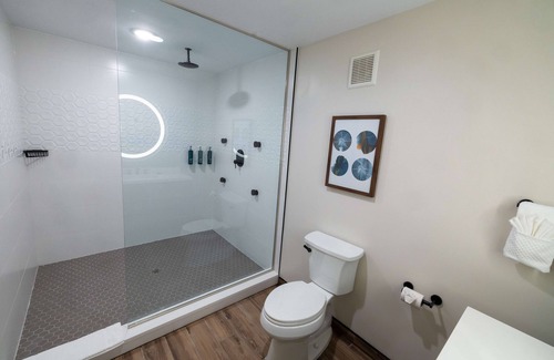 Tinton Falls Hotel | DoubleTree by Hilton Tinton Falls - Eatontown
