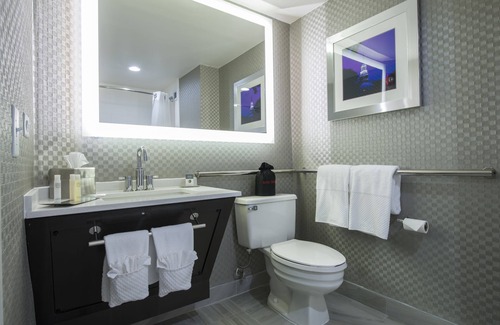 Winston - Salem Hotel | DoubleTree by Hilton Winston Salem - University