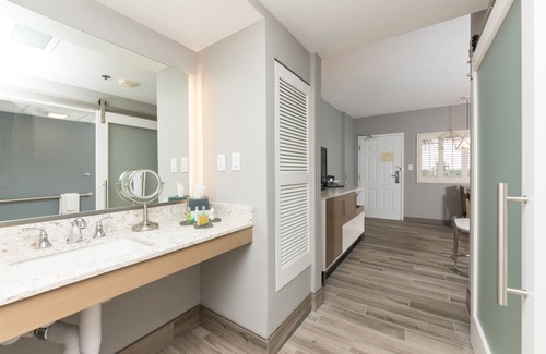 Ocean Park Hotel | DoubleTree Suites by Hilton Melbourne Beach Oceanfront