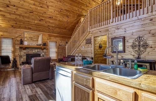Sevierville Cabin | Douglas Lake Cabin Rental-Access to Boat Launch-Pool Table-Internet-Hot Tub