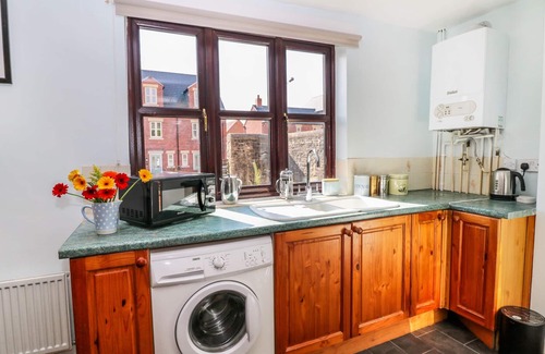 Clowne Cottage | DOVE COTTAGE, pet friendly, character holiday cottage in Clowne