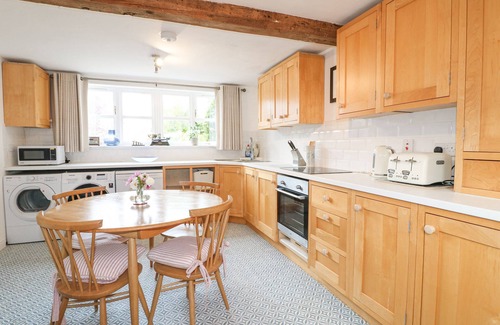 Ashbourne House | DOVECOTE COTTAGE, pet friendly, with a garden in Ashbourne
