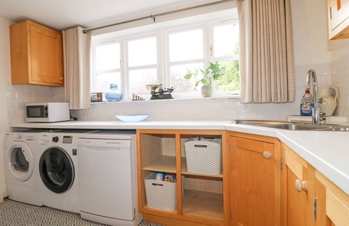 Ashbourne House | DOVECOTE COTTAGE, pet friendly, with a garden in Ashbourne