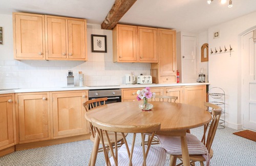 Ashbourne House | DOVECOTE COTTAGE, pet friendly, with a garden in Ashbourne